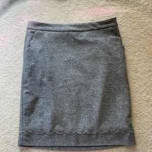 4/$15!! Gray Scalloped Pencil Skirt Size M